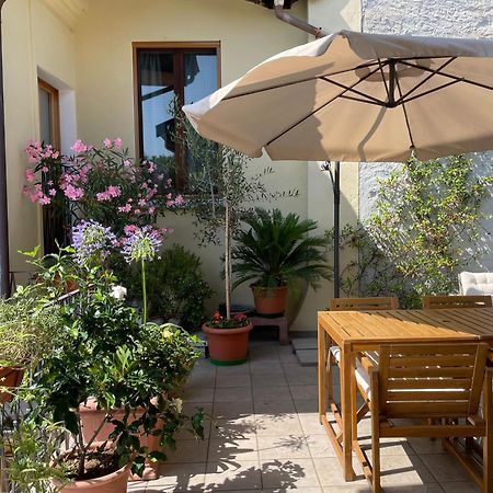 La Dolce Vita Apartment Intra Ngoại thất bức ảnh