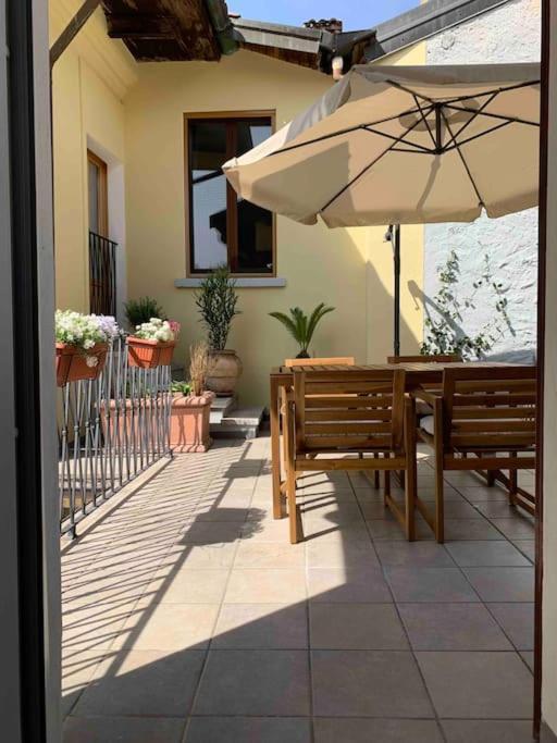 La Dolce Vita Apartment Intra Ngoại thất bức ảnh