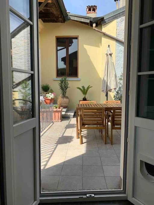 La Dolce Vita Apartment Intra Ngoại thất bức ảnh