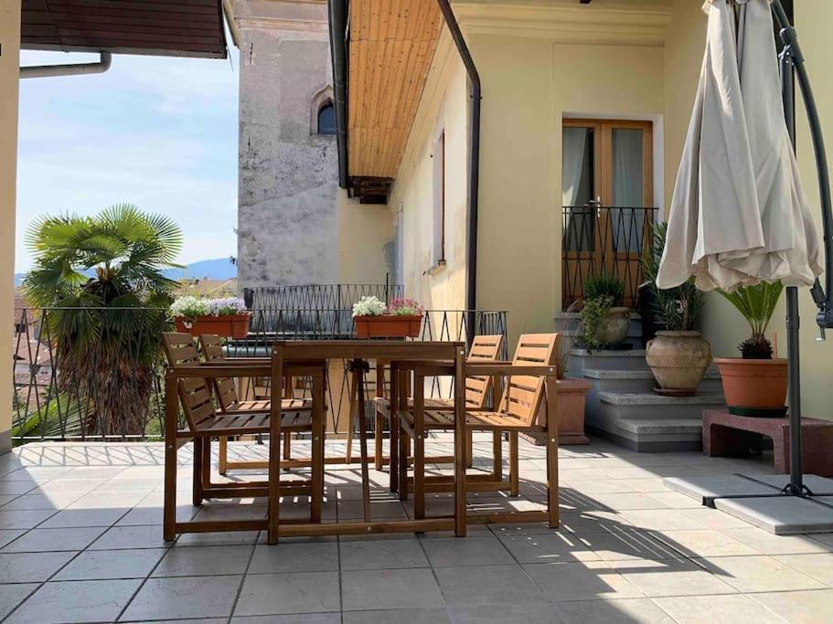 La Dolce Vita Apartment Intra Ngoại thất bức ảnh