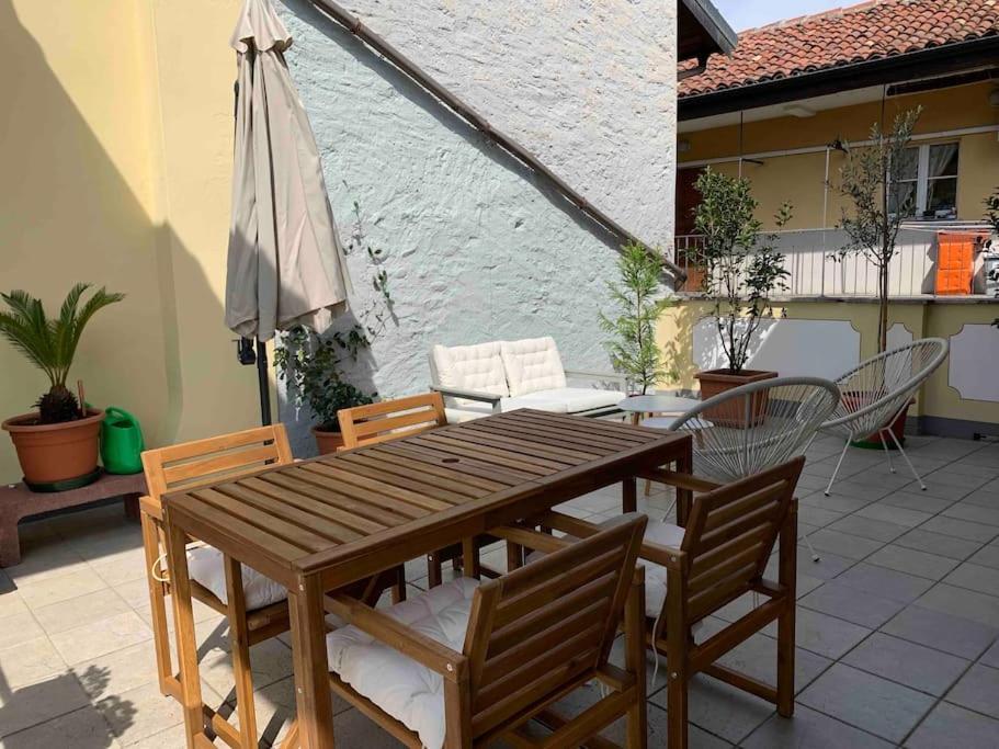 La Dolce Vita Apartment Intra Ngoại thất bức ảnh