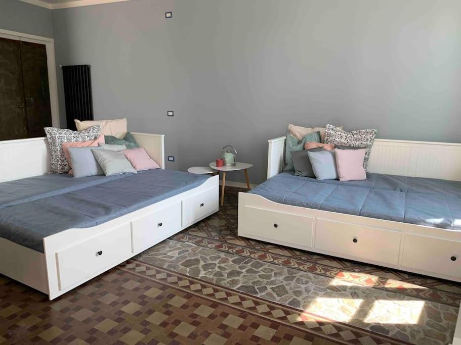 La Dolce Vita Apartment Intra Ngoại thất bức ảnh