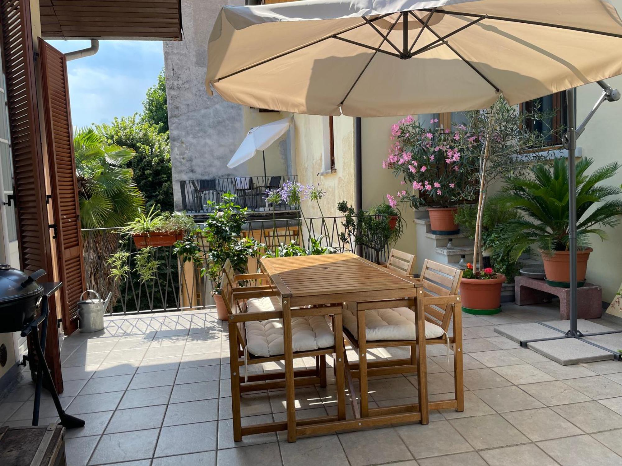 La Dolce Vita Apartment Intra Ngoại thất bức ảnh